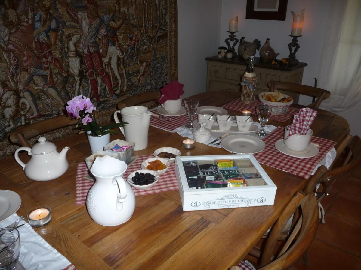 Bed and Breakfast Les Jarrieres Dame-Marie-les-Bois Exterior foto