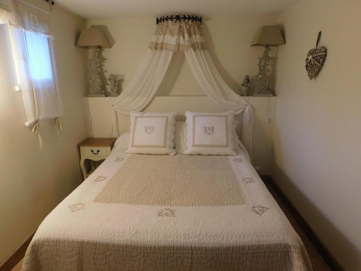 Bed and Breakfast Les Jarrieres Dame-Marie-les-Bois Exterior foto
